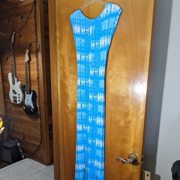 🆕NWT FOREVER 21 SKY BLUE & WHITE CUTOUT MAXI DRESS - MEDIUM - Picture 2 of 4